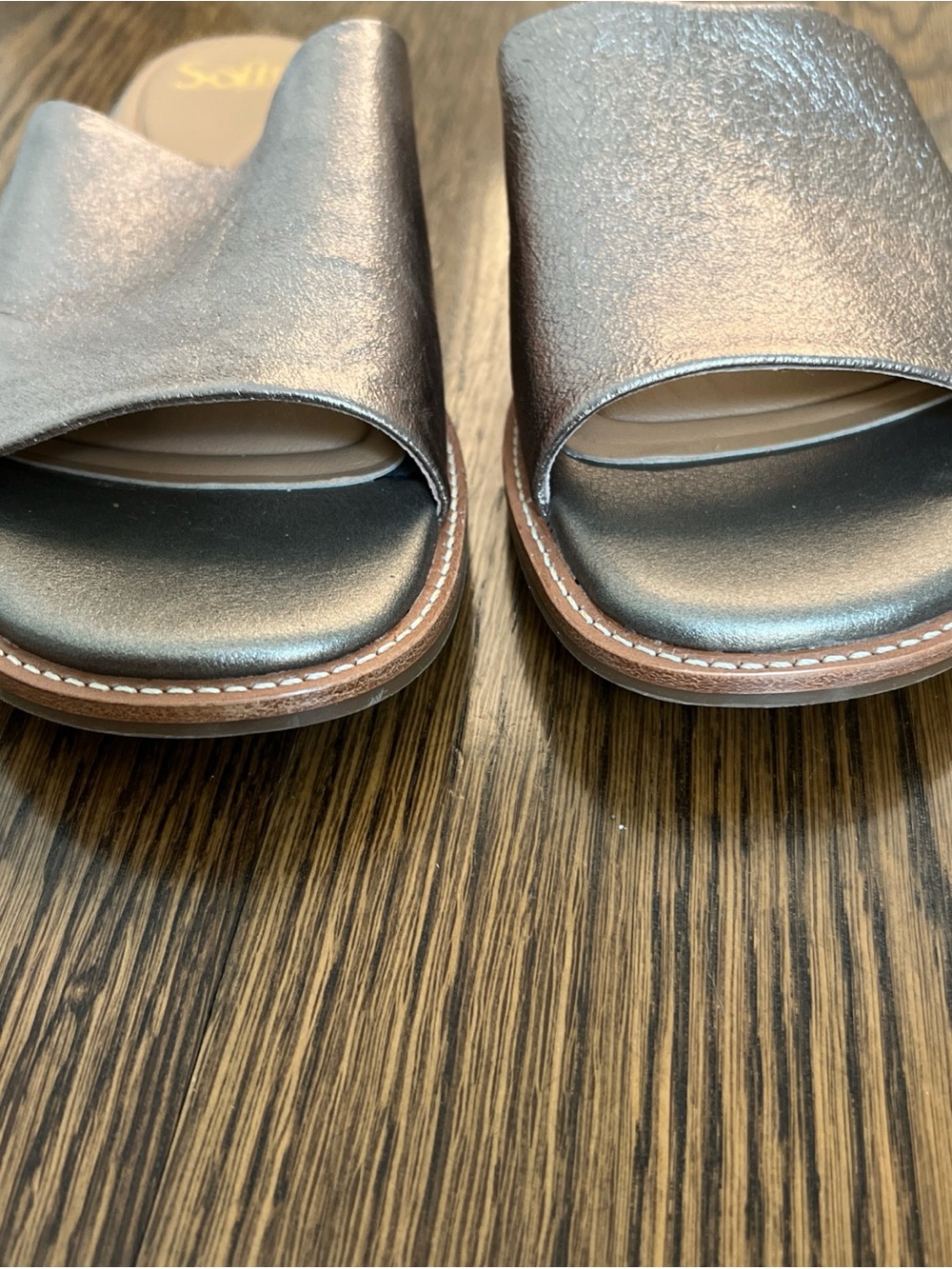Sofft Leather Metallic Pewter Slide Sandal. NWOT. 8.5 M - Picture 2 of 6